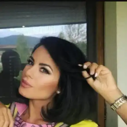 Цвети на Криско: Изпращам ужасна година! (Екс стюардесата изпадна в депресия)