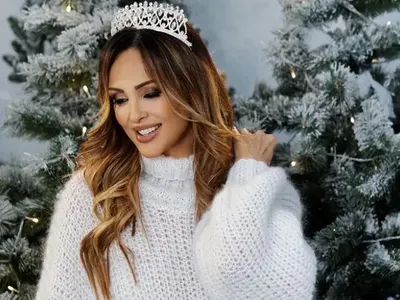 Хо-хо-хо! Дядо Коледа влезе в къщата на Глория (ФОТО)