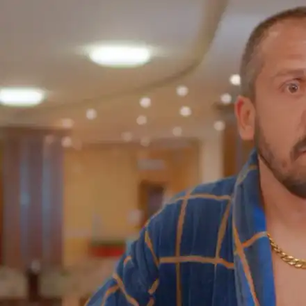 Емил от  „Ол инклузив”  излиза с гореща  брюнетка