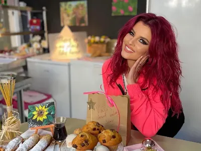 Фолк певицата стана пекарка! Валя се изявява вече и като художник (СНИМКИ)