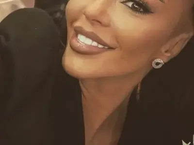 Галена се разгони, събува гащите на студенти (Снимки)