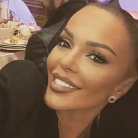 Галена се разгони, събува гащите на студенти (Снимки)