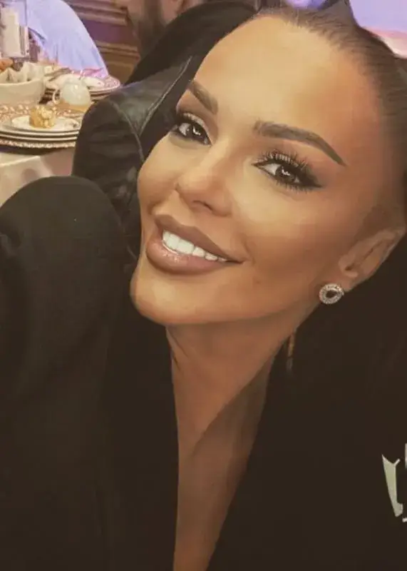 Галена се разгони, събува гащите на студенти (Снимки)