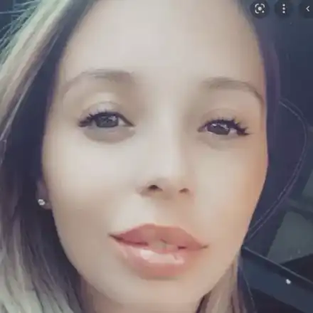 Голямата любов на Мика е  пилот от Формула 1, майка й я разделя с Иво Аръков