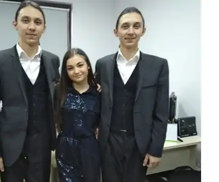 Хасан и Ибрахим два пъти празнуват рождения си ден (Виртуозните пианисти честват 18 г. с Крисия)