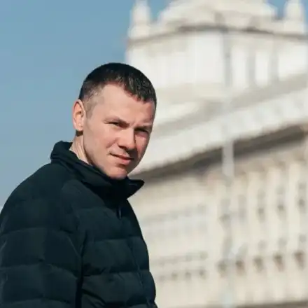 Ицо Хазарта се заклева за депутат, после пее на концерт! Рапърът с поредица от участия