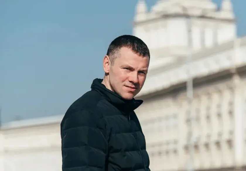 Ицо Хазарта се заклева за депутат, после пее на концерт! Рапърът с поредица от участия
