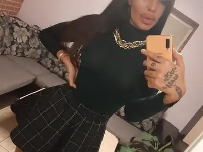 Изненада! Топ плеймейтката Гентиана Халити е бременна!