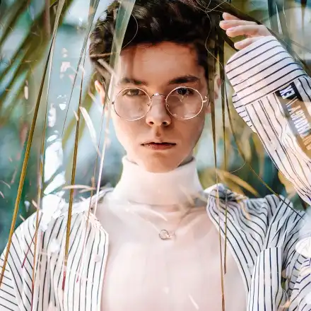 Крис Костов се подстрига (ФОТО в галерията)