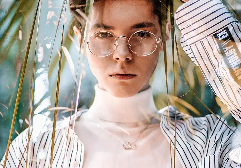 Крис Костов се подстрига (ФОТО в галерията)