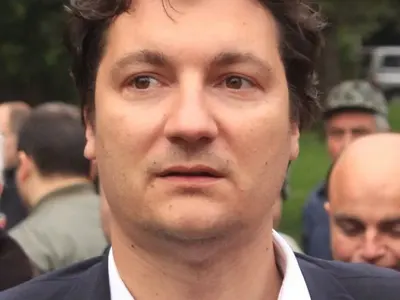 Крум Зарков с палат за 310 000! Най-големият враг на Корнелия Нинова се шири в 115 квадрата в центъра на София