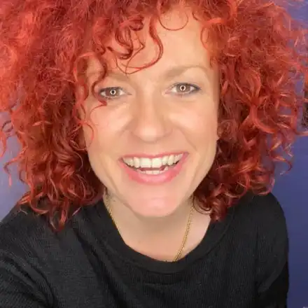 Люси Дяковска с първа картина