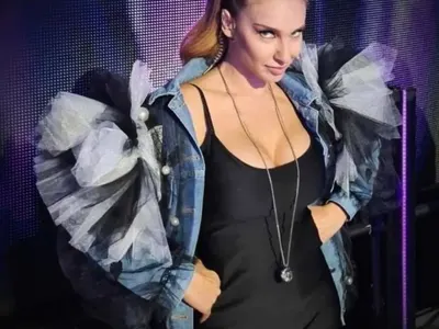 Лорд Евгени Минчев: Зейнеб на матура за вечерно облекло, Йорданка Христова - партизан за бой се стяга и още + СНИМКИ