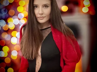 Лорд Евгени Минчев: Зейнеб на матура за вечерно облекло, Йорданка Христова - партизан за бой се стяга и още + СНИМКИ