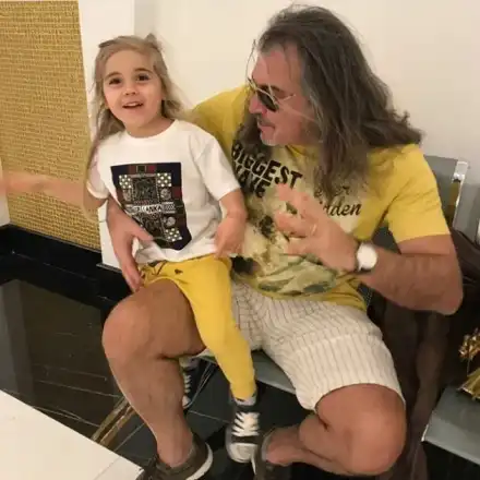 Маги Халваджиян прави внука оператор