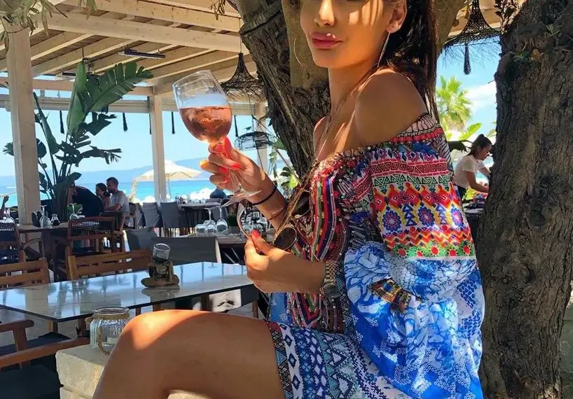 Малката дъщеря на Фатик продава 20 луксозни имота