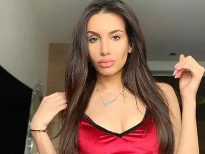 Малката Тюркмен живее с гаджето