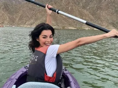 Мегз подкара каяк в Дубай