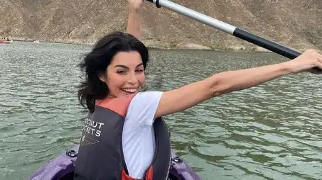 Мегз подкара каяк в Дубай