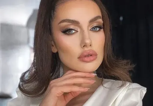 Мис България Марина Войкова майстори гривни! (Вижте ги)
