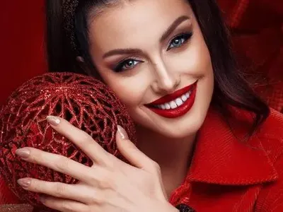 Мис България Марина Войкова майстори гривни! (Вижте ги)