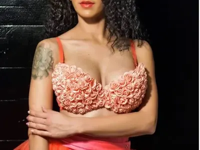 Мис Еротик отива в партията на Слави