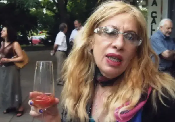 Муки си намери мъж да й сменя крушките