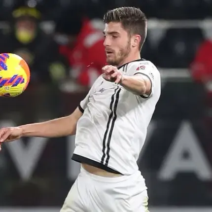 Националът Петко хлътна по красива волейболистка (Снимки)