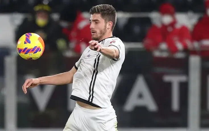 Националът Петко хлътна по красива волейболистка (Снимки)