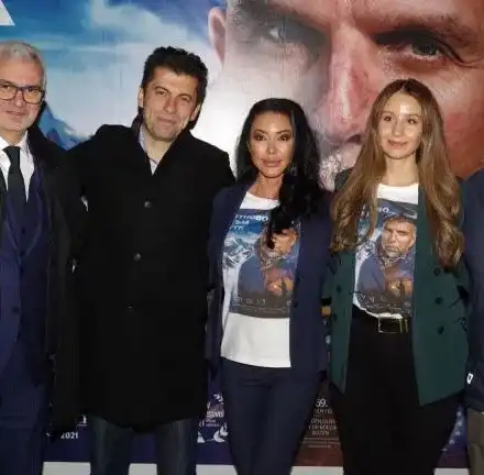 Над 700 души уважиха двойната премиера на \"Отново съм тук\" за алпиниста Боян Петров