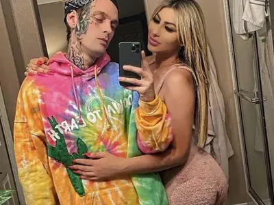 Нашенка избяга от брата на певец от „Бекстрийт Бойс“, след като му роди дете