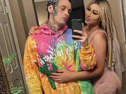 Нашенка избяга от брата на певец от „Бекстрийт Бойс“, след като му роди дете