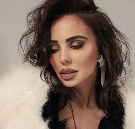 Николета Лозанова вае седалищни бузи в Истанбул! (СНИМКИ)