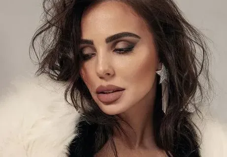 Николета Лозанова вае седалищни бузи в Истанбул! (СНИМКИ)