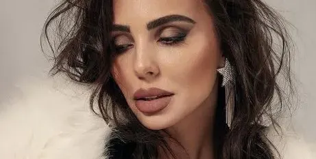 Николета Лозанова вае седалищни бузи в Истанбул! (СНИМКИ)