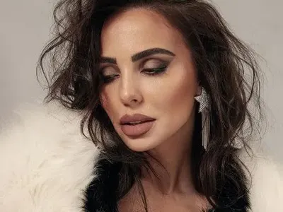 Николета освежи „задното окачване“,  Моника, Андреа, Мис Силикон също с нови „прасковки“ (Скандални СНИМКИ)