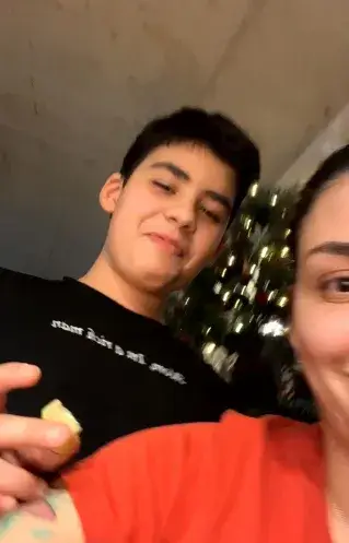 О, небеса!  Деси Цонева нарича сина си „простак” и „тъпак”