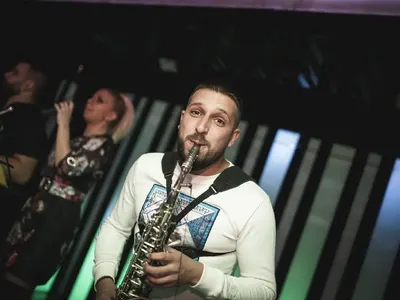 Отвори врати най-новият лидер на нощна София! (СНИМКИ)