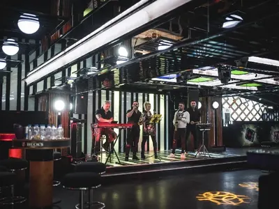 Отвори врати най-новият лидер на нощна София! (СНИМКИ)