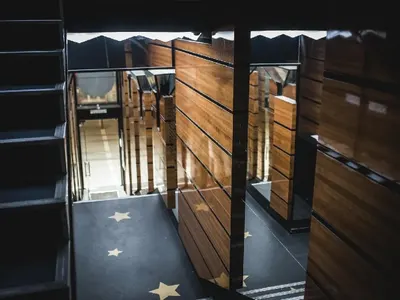 Отвори врати най-новият лидер на нощна София! (СНИМКИ)