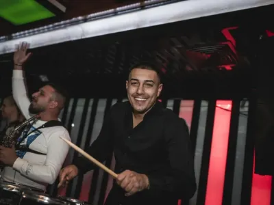 Отвори врати най-новият лидер на нощна София! (СНИМКИ)