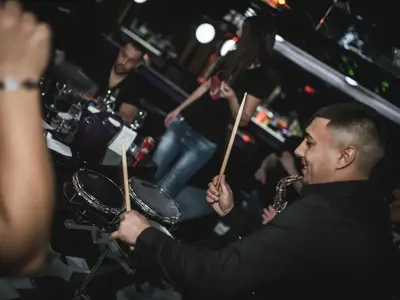 Отвори врати най-новият лидер на нощна София! (СНИМКИ)