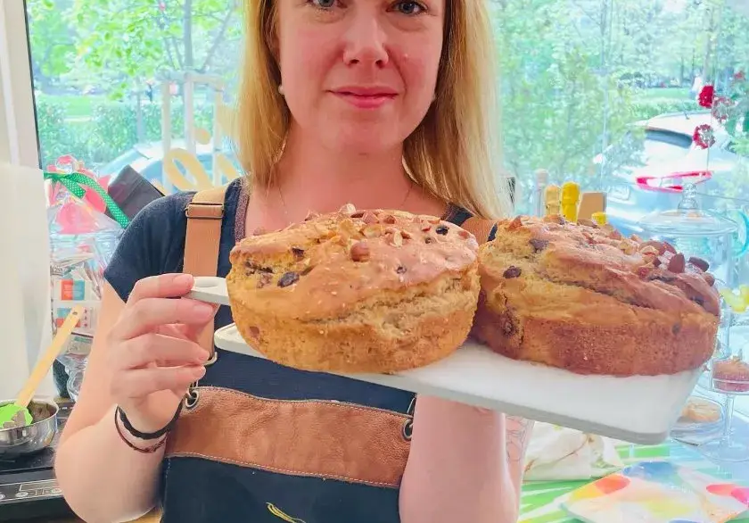 Работещо момиче: Макар и премиерша, жената на Кирил Петков все още прави торти  в сладкарничката си