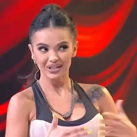 Рачков се отърка в Мара Отварачката