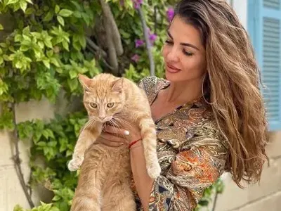 Райна се влюби… в коте! (ФОТО)