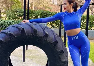 Райна тренира за задни части