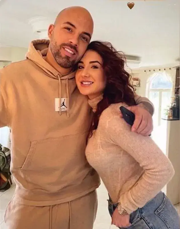 Щерката на Боби Михайлов се гушка с батко Ники (Фото)