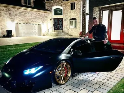 След „Бентли“ Джино подкара „Ламборджини“