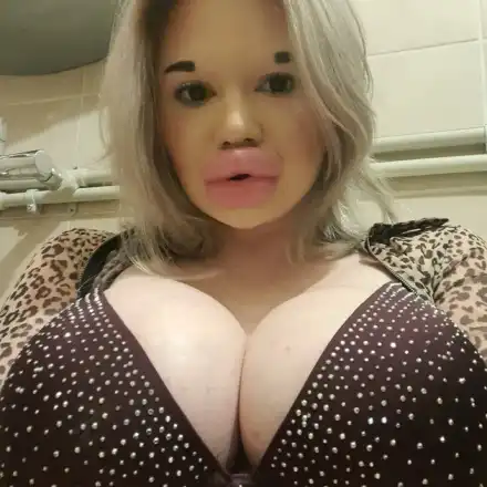 СТРАХОТИЯ: Андреа със силикон №1 у нас!