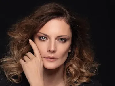 Теодора Духовникова разцъфна на 44, запознала се с мъжа си по монокини